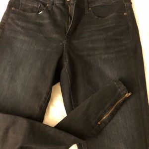 Universal Thread jeans with zipper detail